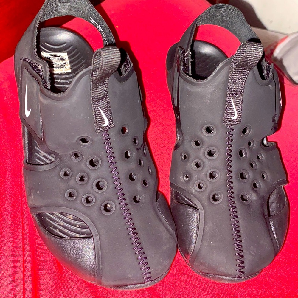 Black slippers size 10c with box